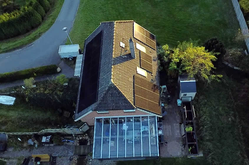 Photovoltaikanlage - Marschacht-Rönne | PV-Anlage 12,32 kWp auf EFH in Ost/West-Ausrichtung mit E3/DC-Hauskraftwerk und Wallbox Photovoltaikanlage - Marschacht-Rönne | PV-Anlage 12,32 kWp auf EFH in Ost/West-Ausrichtung mit E3/DC-Hauskraftwerk und Wallbox