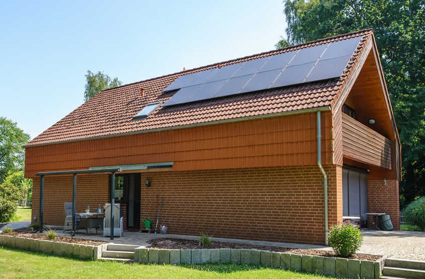 PV-Anlage - Barum - 11,7 kWp in Ost/West-Ausrichtung auf EFH mit E3/DC-Hauskraftwerk S10 SE13 und Batteriespeicher 11,7 kWh, einer Wallbox Multiconnect II sowie einer Bosch Luft/Wasser-Wärmepumpe Compress CS 7000i AW PV-Anlage - Barum - 11,7 kWp in Ost/West-Ausrichtung auf EFH mit E3/DC-Hauskraftwerk S10 SE13 und Batteriespeicher 11,7 kWh, einer Wallbox Multiconnect II sowie einer Bosch Luft/Wasser-Wärmepumpe Compress CS 7000i AW